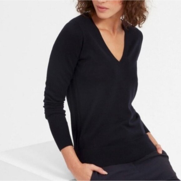 Everlane Sweaters - Everlane Wool Blend V-neck Sweater Size XS New Black Business Casual Career